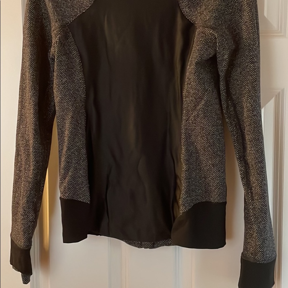 Reversible zip up